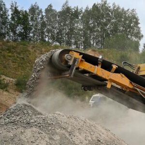 Heavy duty rubber conveyor belt for aggregate